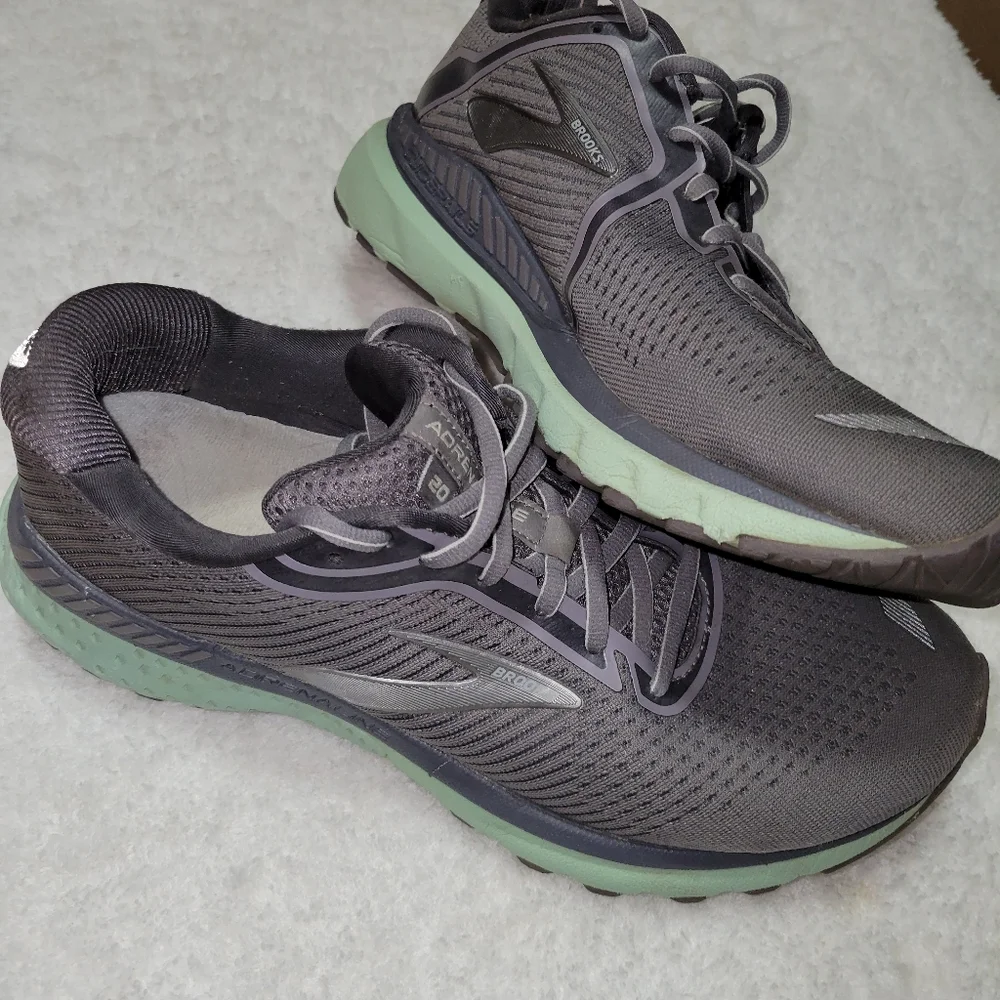 BROOKS GTS TENNIS SHOES SIZE 10.5 GREY WOMENS